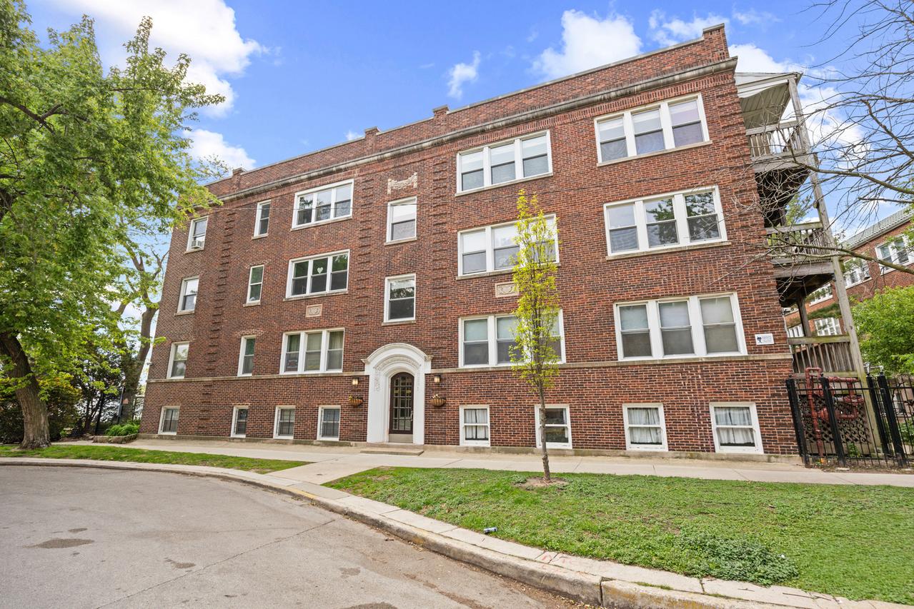 1221 W Jarvis Ave. #2, Chicago, IL 60626