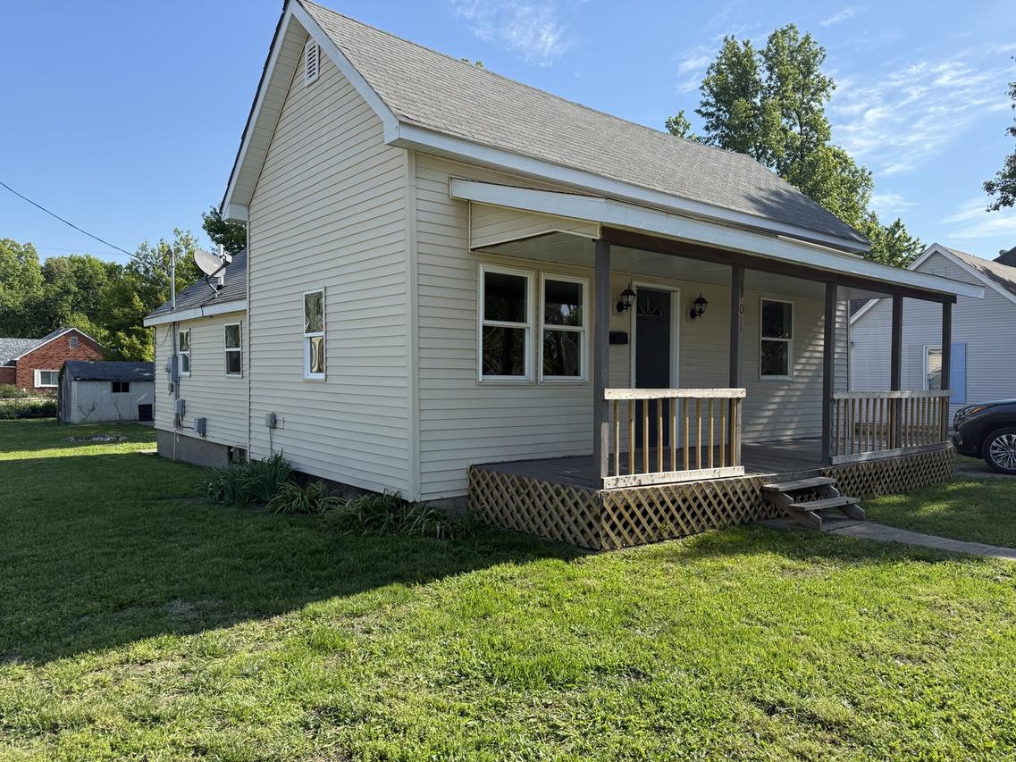 201 E Lindell St., West Frankfort, IL 62896
