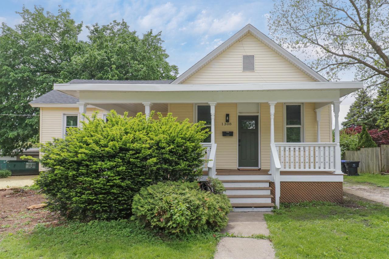 1308 W Market St., Bloomington, IL 61701
