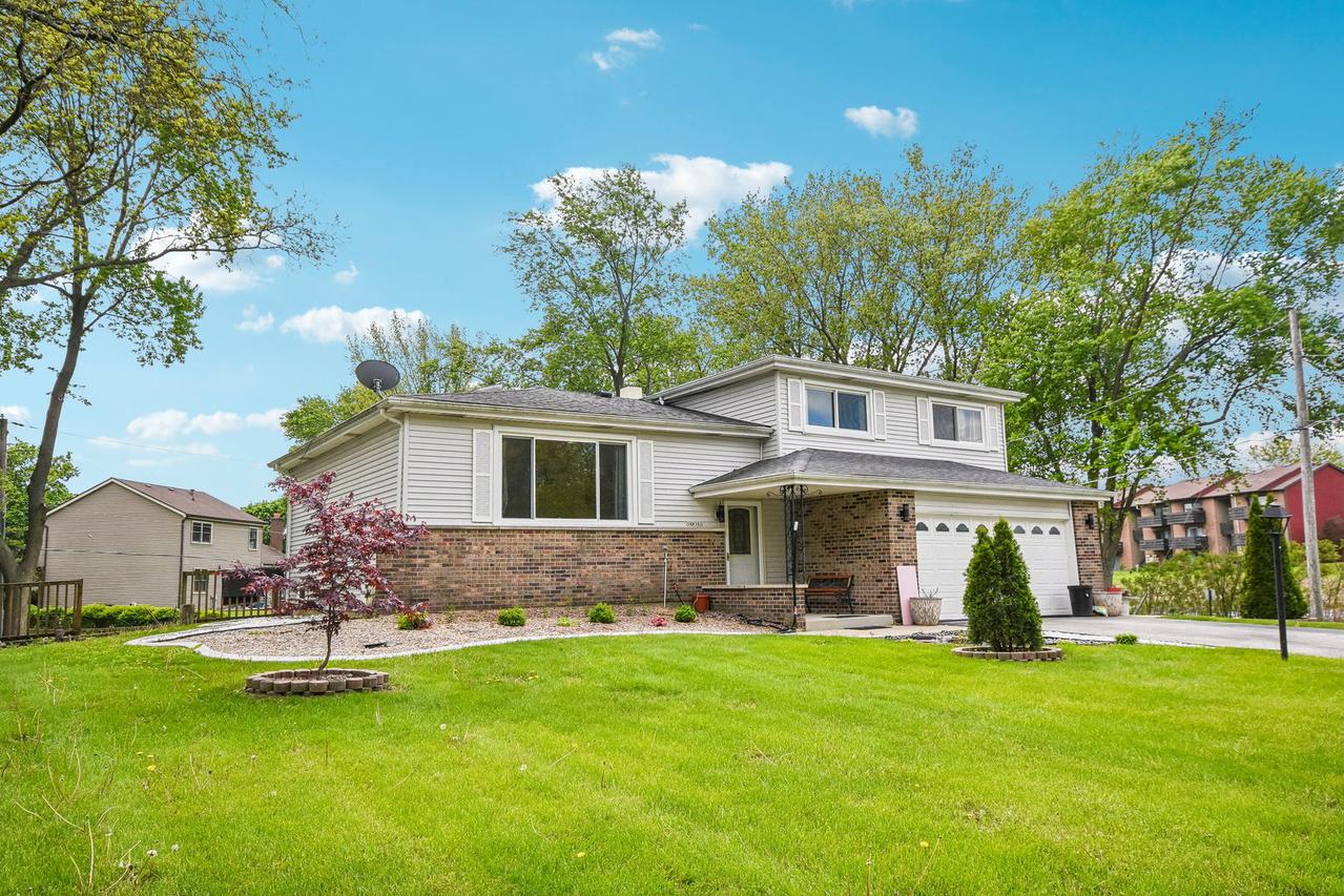 30W383 Bruce Ln., Naperville, IL 60563