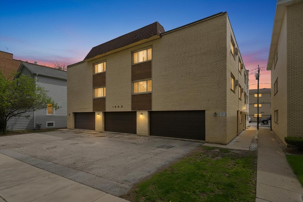 1363 Perry St. #2B, Des Plaines, IL 60016
