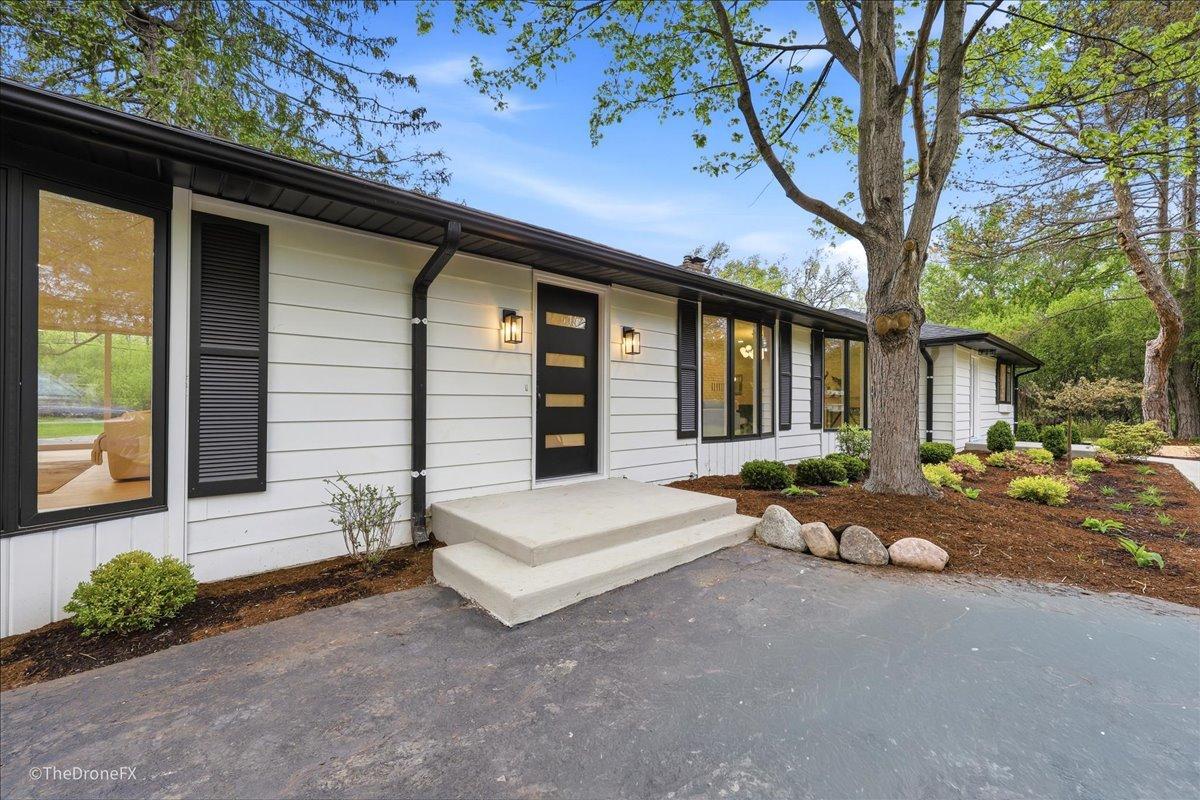 1920 Thornwood Ln., Riverwoods, IL 60015