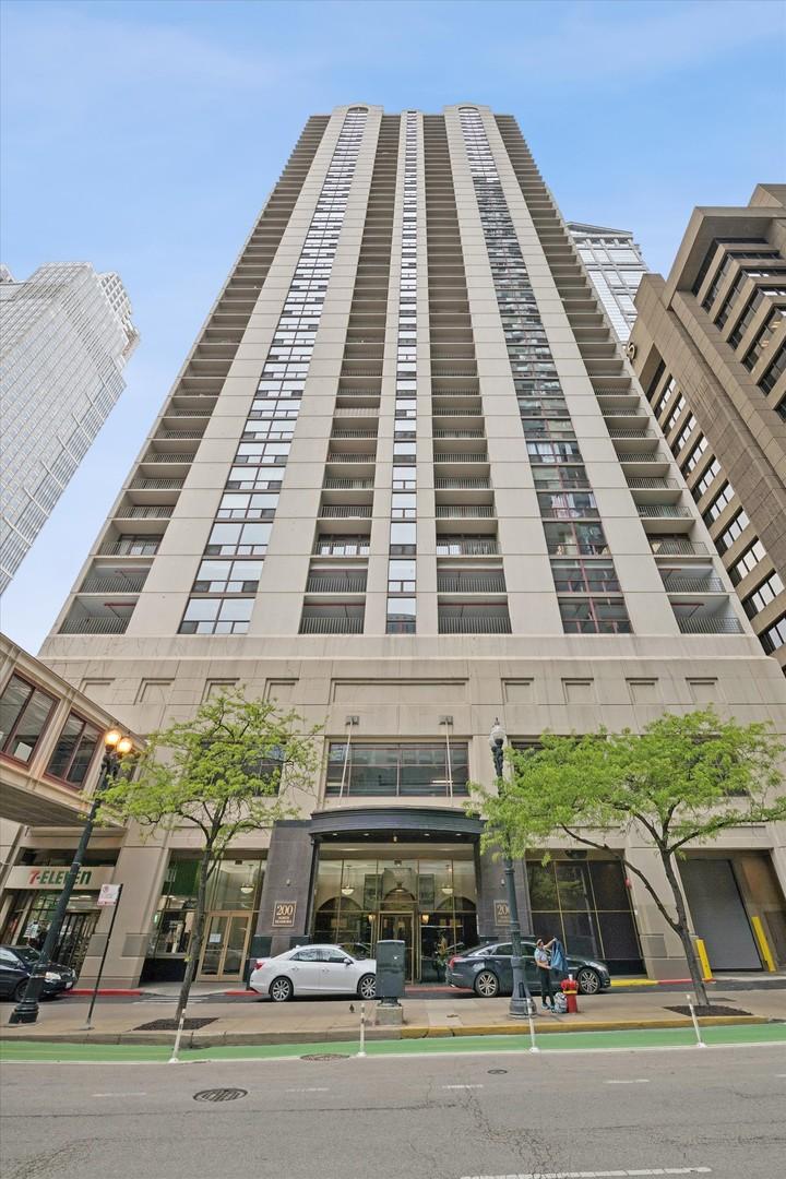 200 N Dearborn St. #1007, Chicago, IL 60601