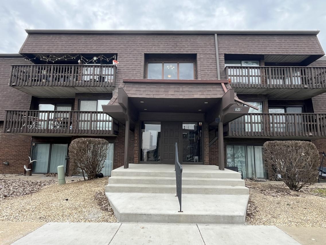1620 Richmond Cir. #306, Joliet, IL 60435