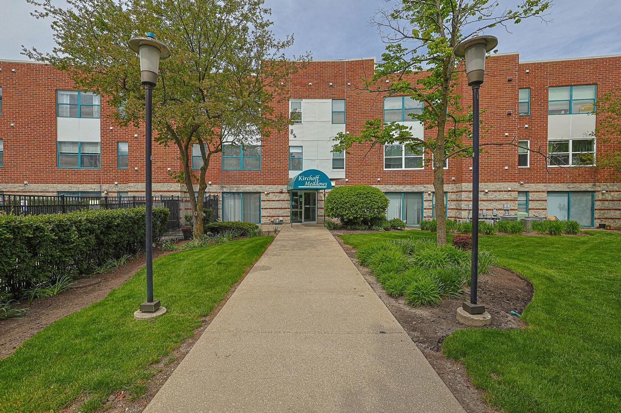 3265 Kirchoff Rd. #127, Rolling Meadows, IL 60008