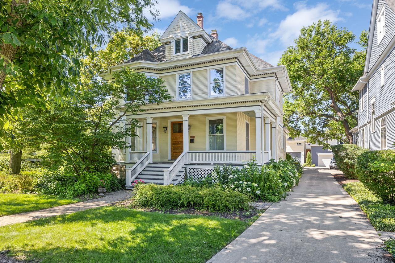 350 N Delaplaine Rd., Riverside, IL 60546