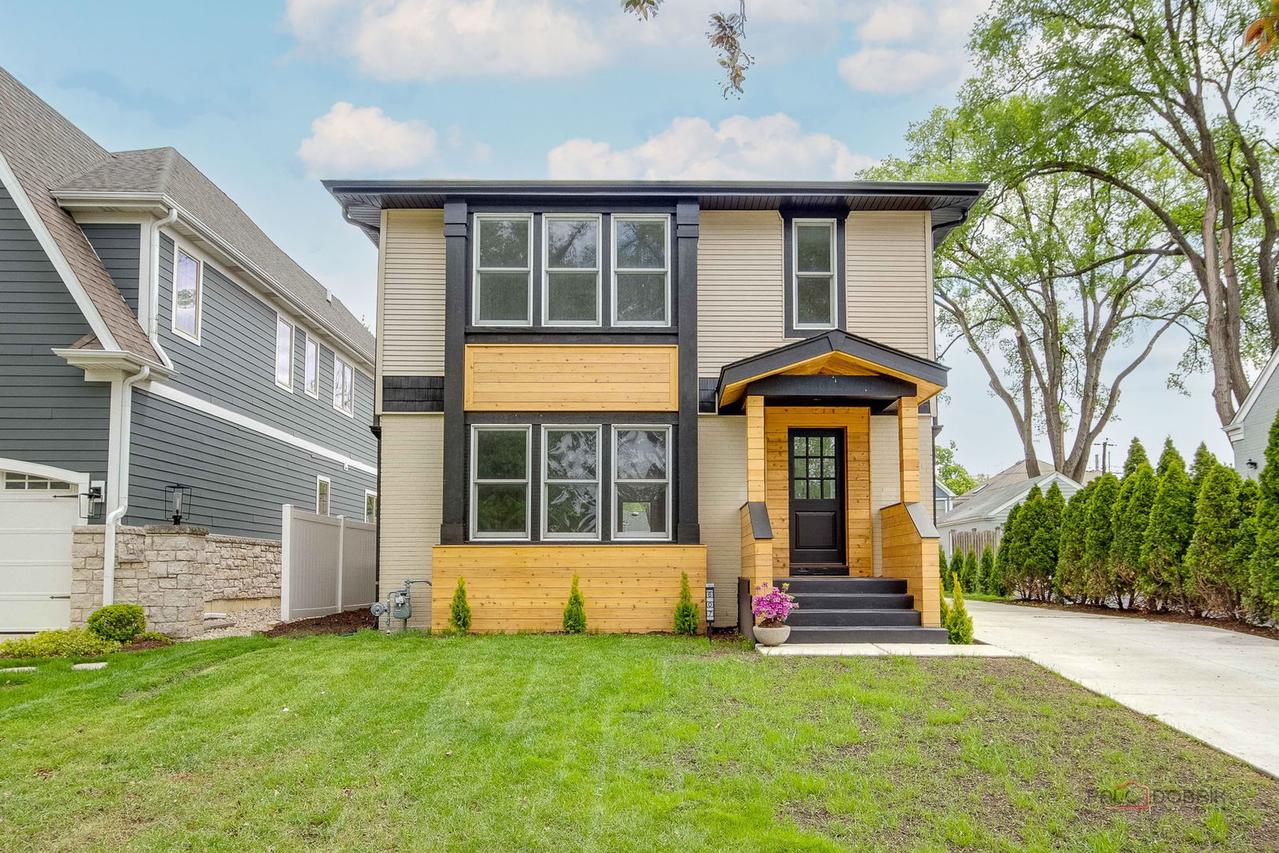 607 S Cedar Ave., Elmhurst, IL 60126