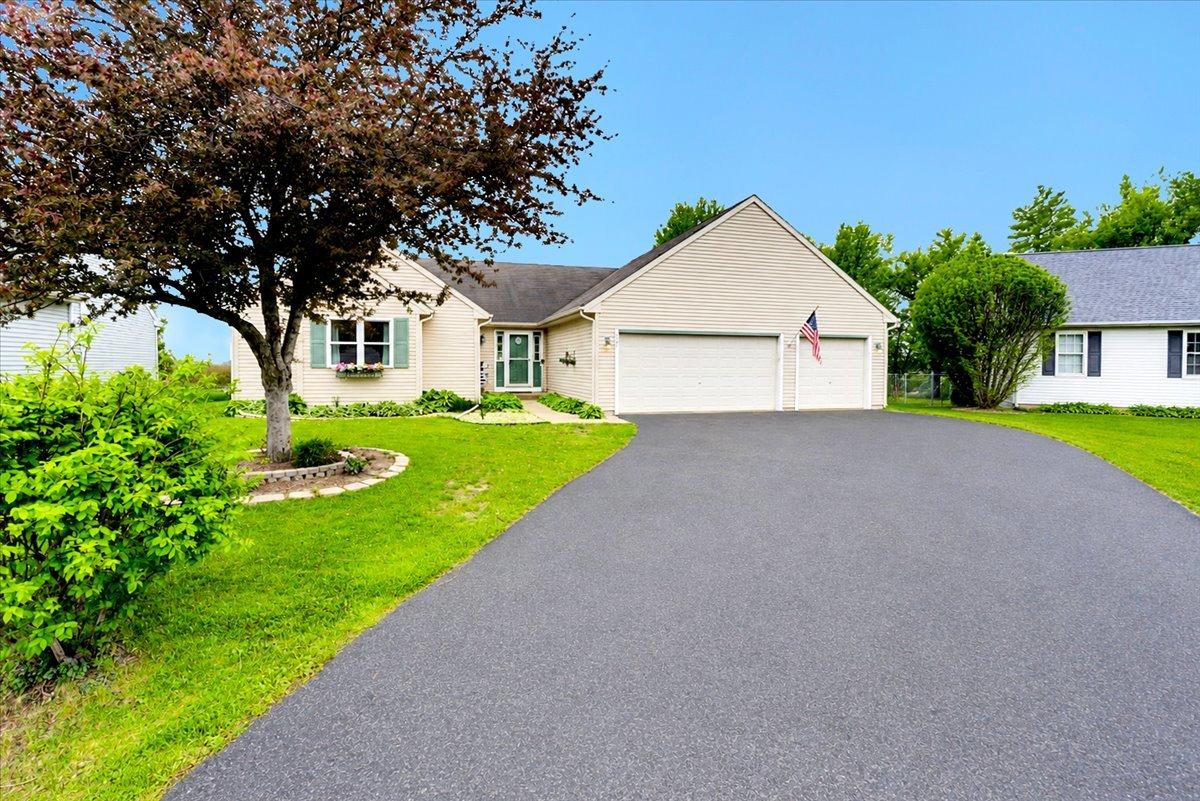 523 Iona Ln., Harvard, IL 60033