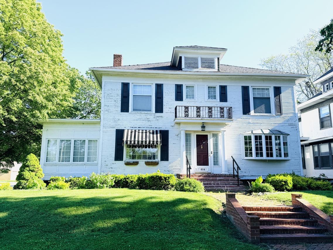 804 E Washington St., Hoopeston, IL 60942