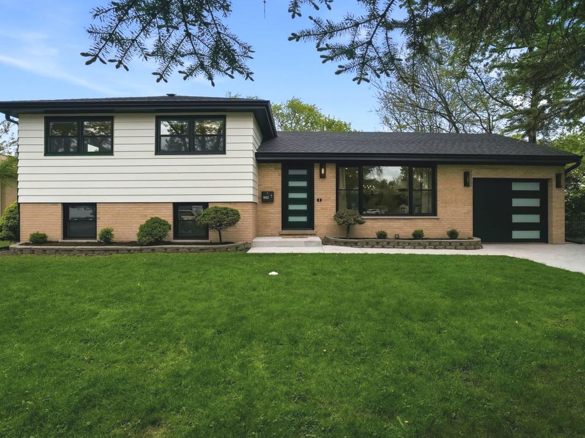 1602 W Willow Ln., Mount Prospect, IL 60056