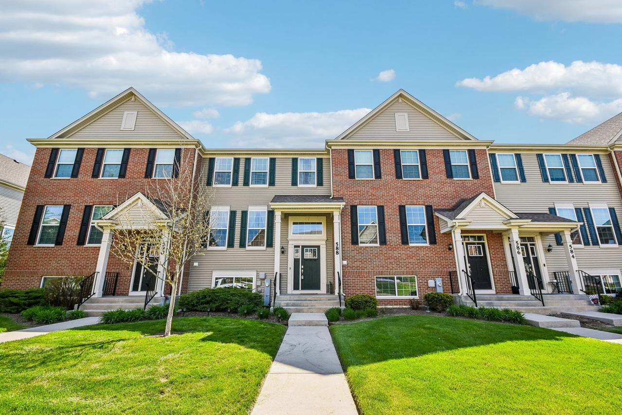588 Cimmaron Cir., Crystal Lake, IL 60012
