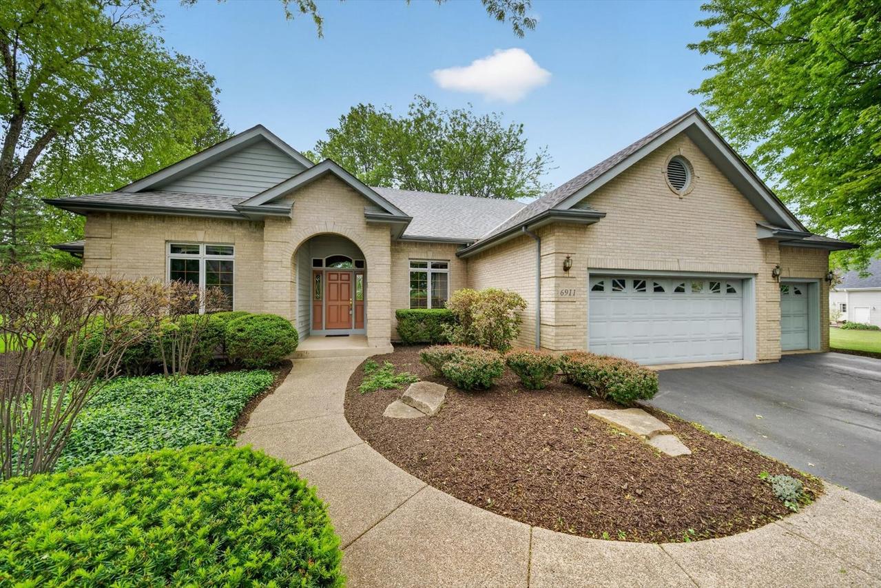 6911 Prairie Dr., Spring Grove, IL 60081