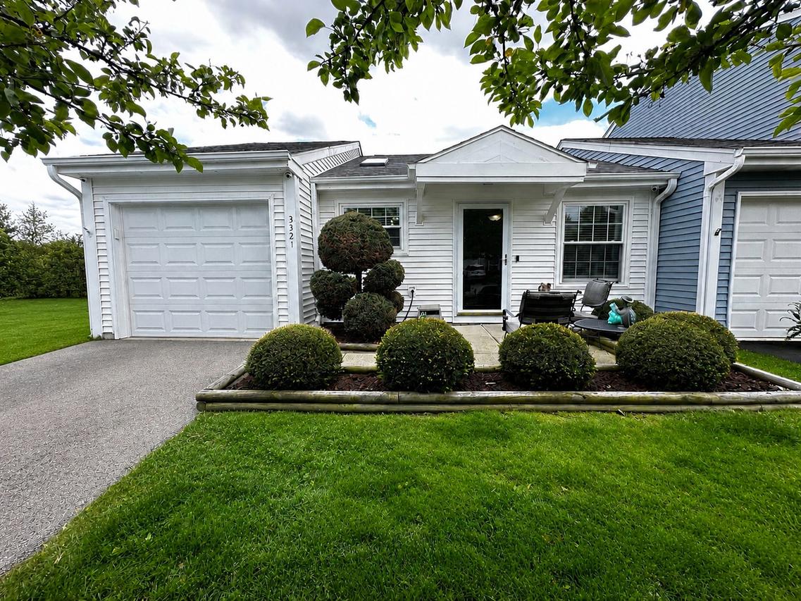 3321 Greenwich Ln., Island Lake, IL 60042