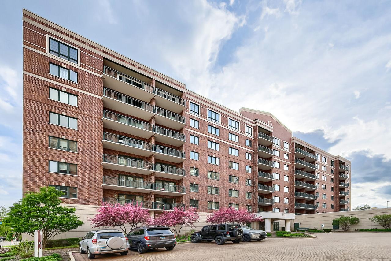 770 Pearson St. #2-505, Des Plaines, IL 60016