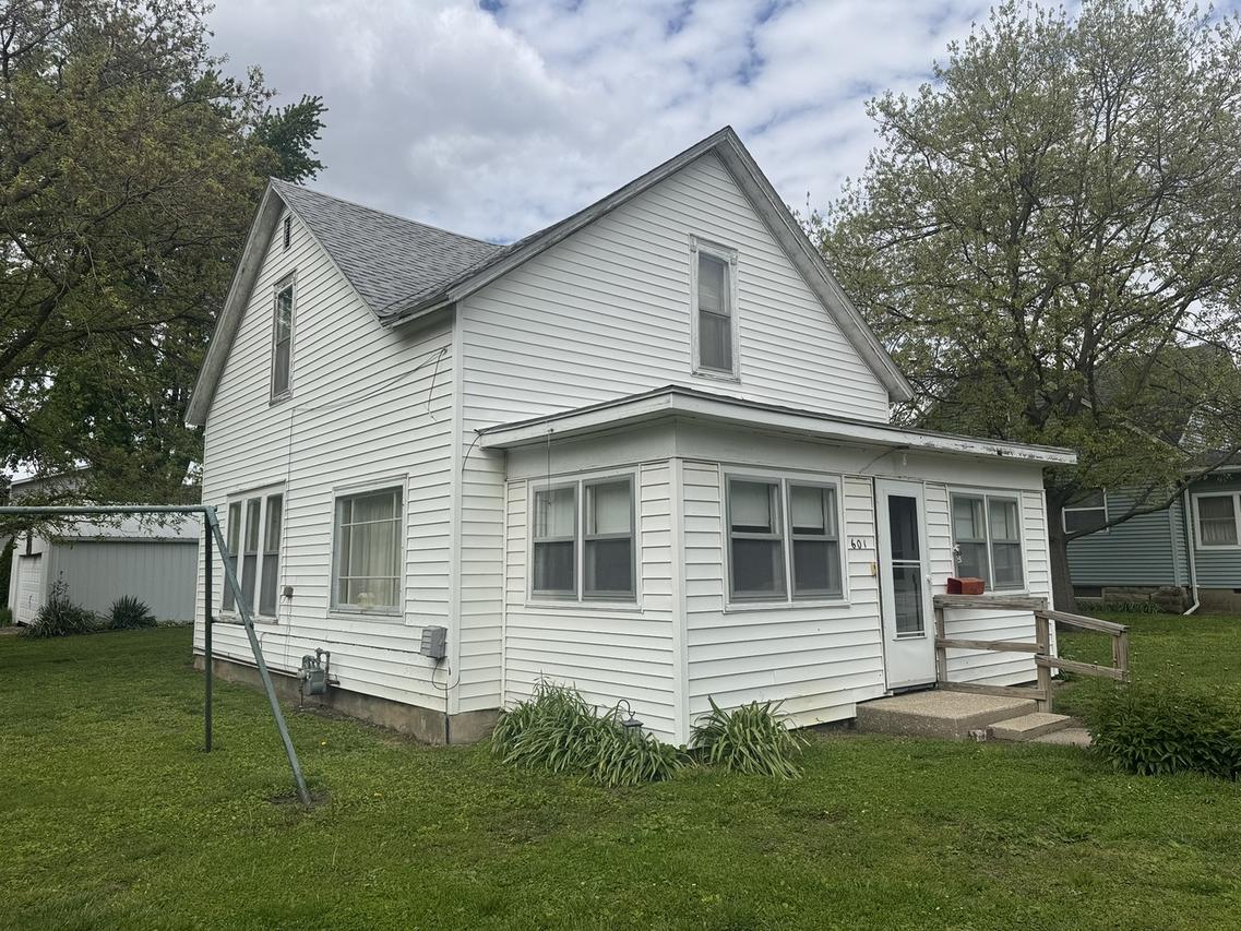 601 E Harrison St., Saybrook, IL 61770