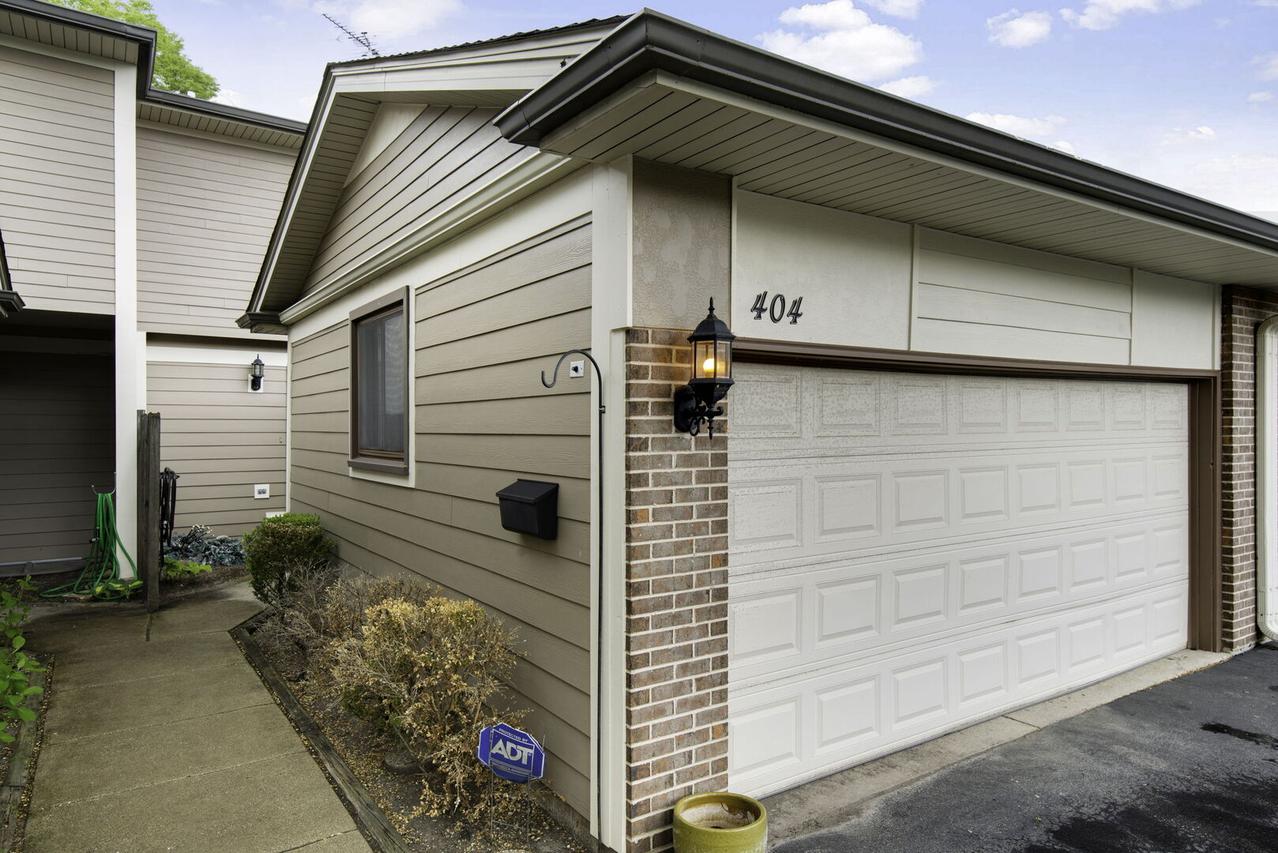 404 Bluebird Ln., Deerfield, IL 60015