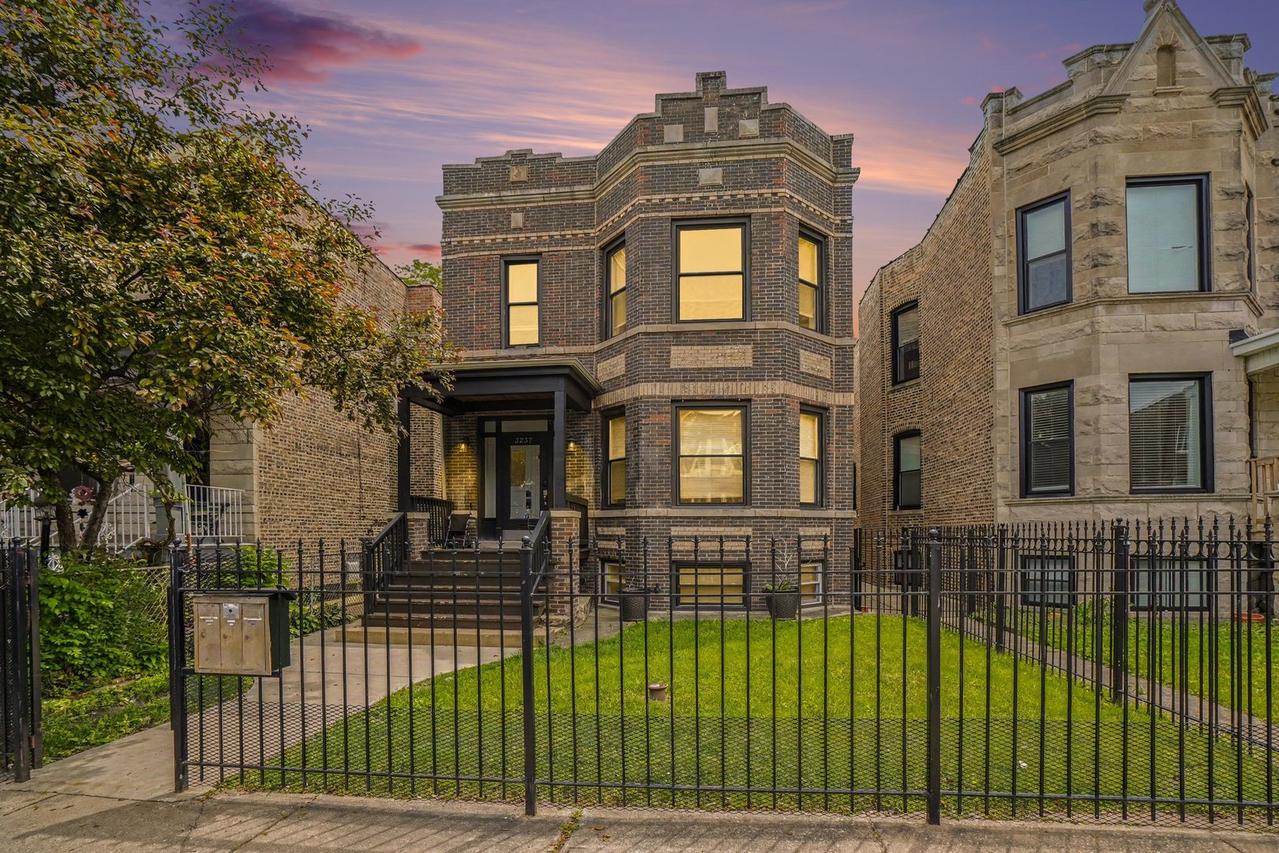 3237 W Cortez St., Chicago, IL 60651