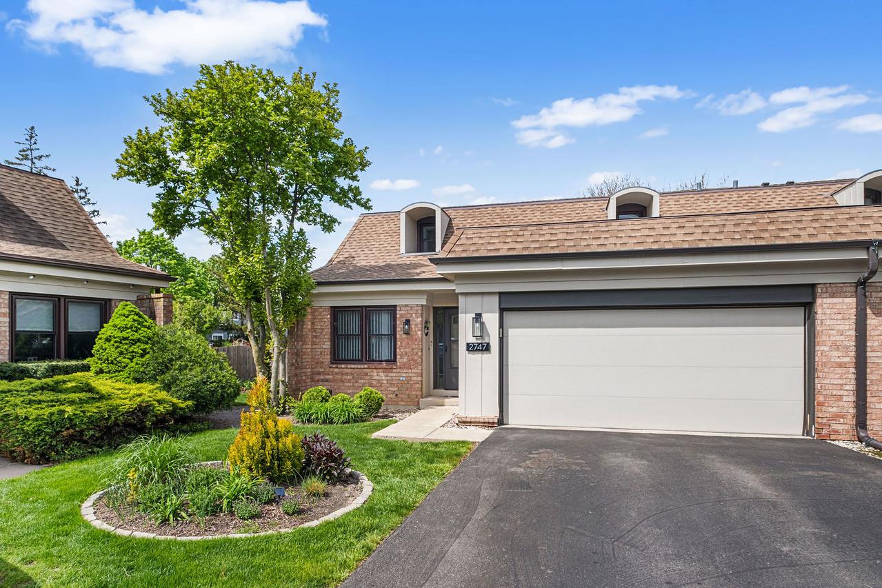 2747 Wilshire Ln., Northbrook, IL 60062