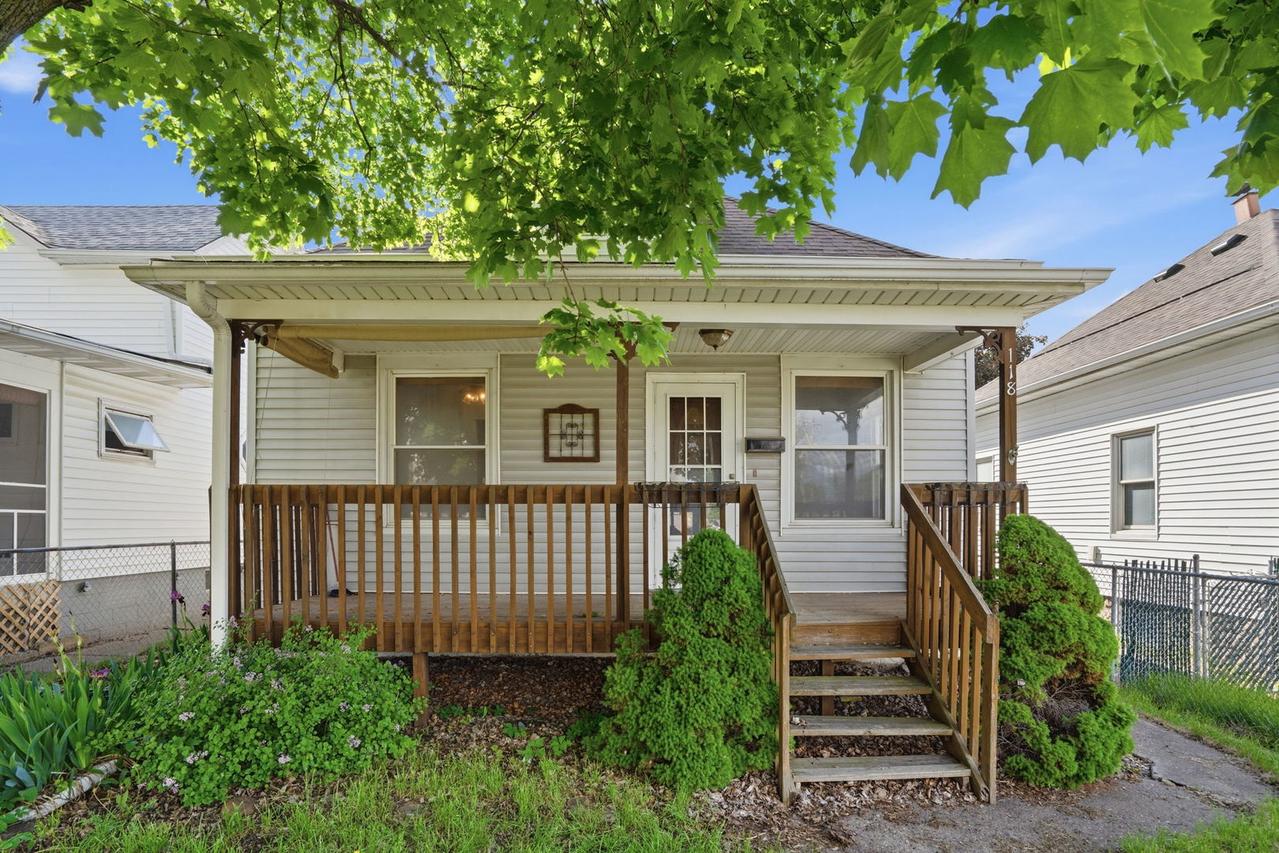 118 5th St., Silvis, IL 61282