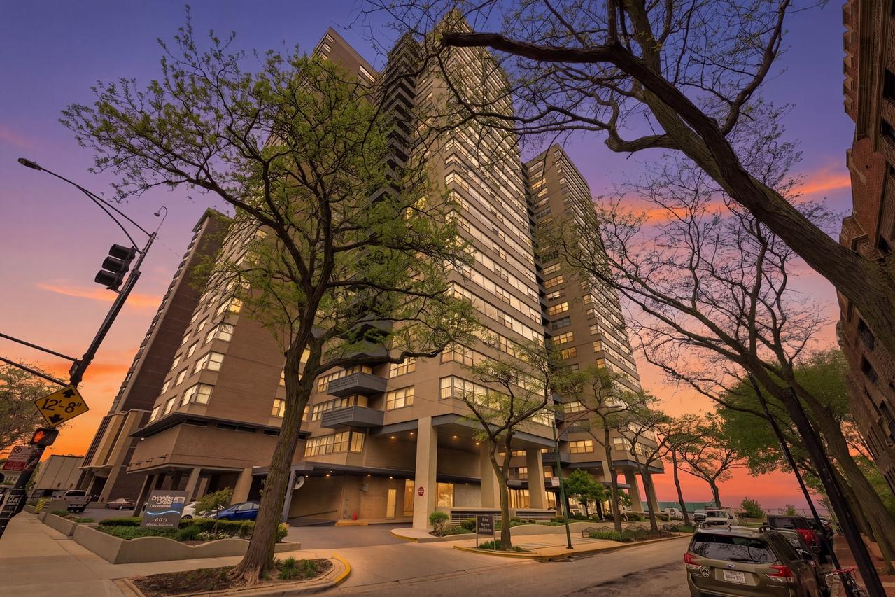 6301 N Sheridan Rd. #6E, Chicago, IL 60660