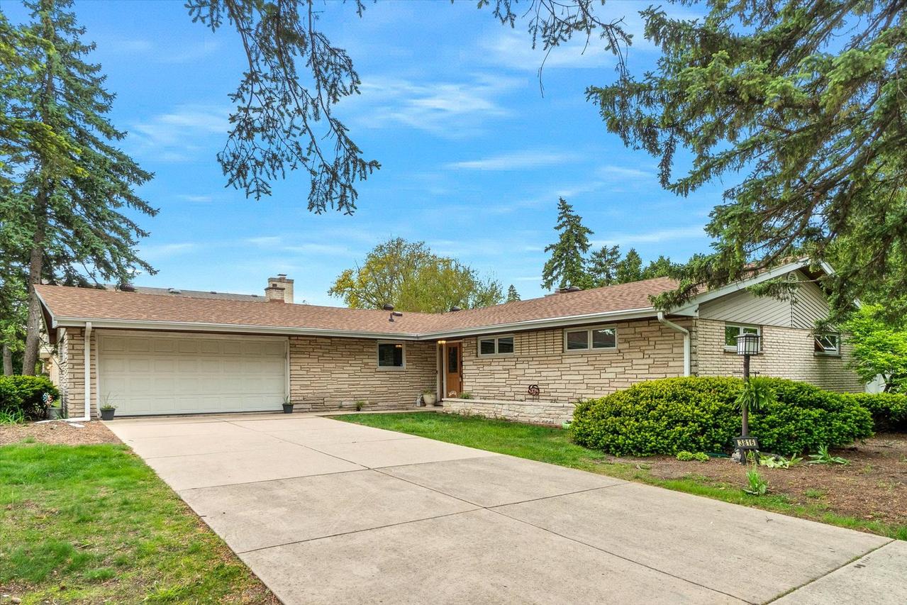 3816 Cumnor Rd., Downers Grove, IL 60515