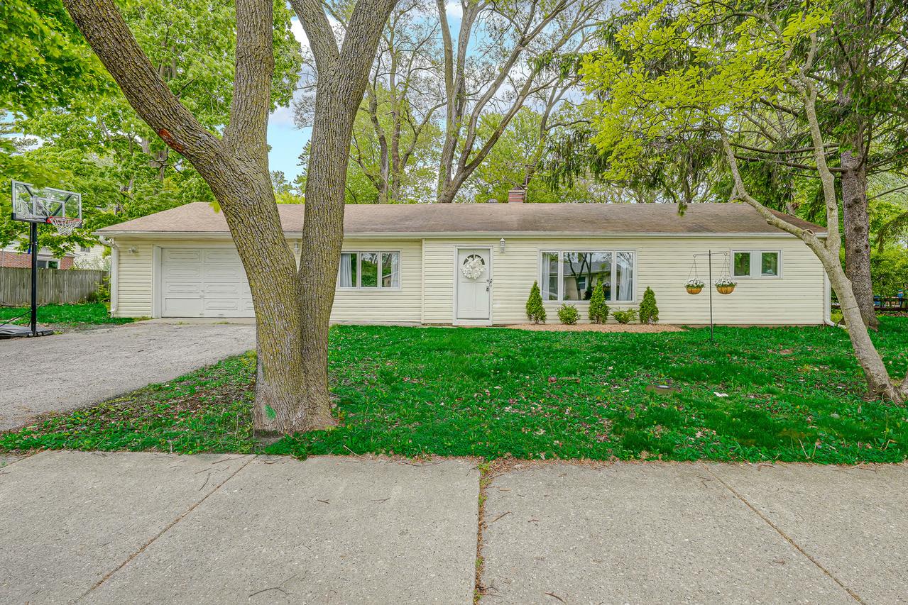 1415 Deerfield Pl., Highland Park, IL 60035