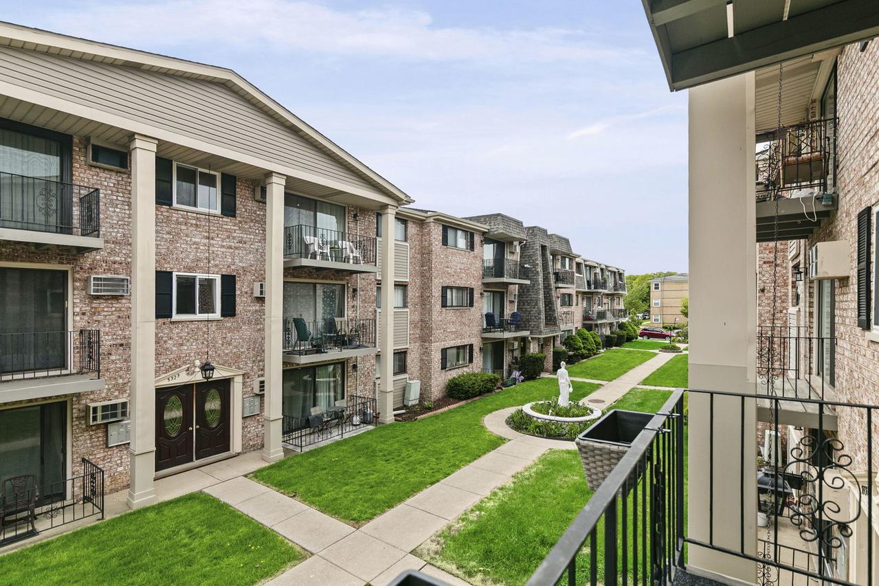 5331 N Delphia Ave. #231, Chicago, IL 60656