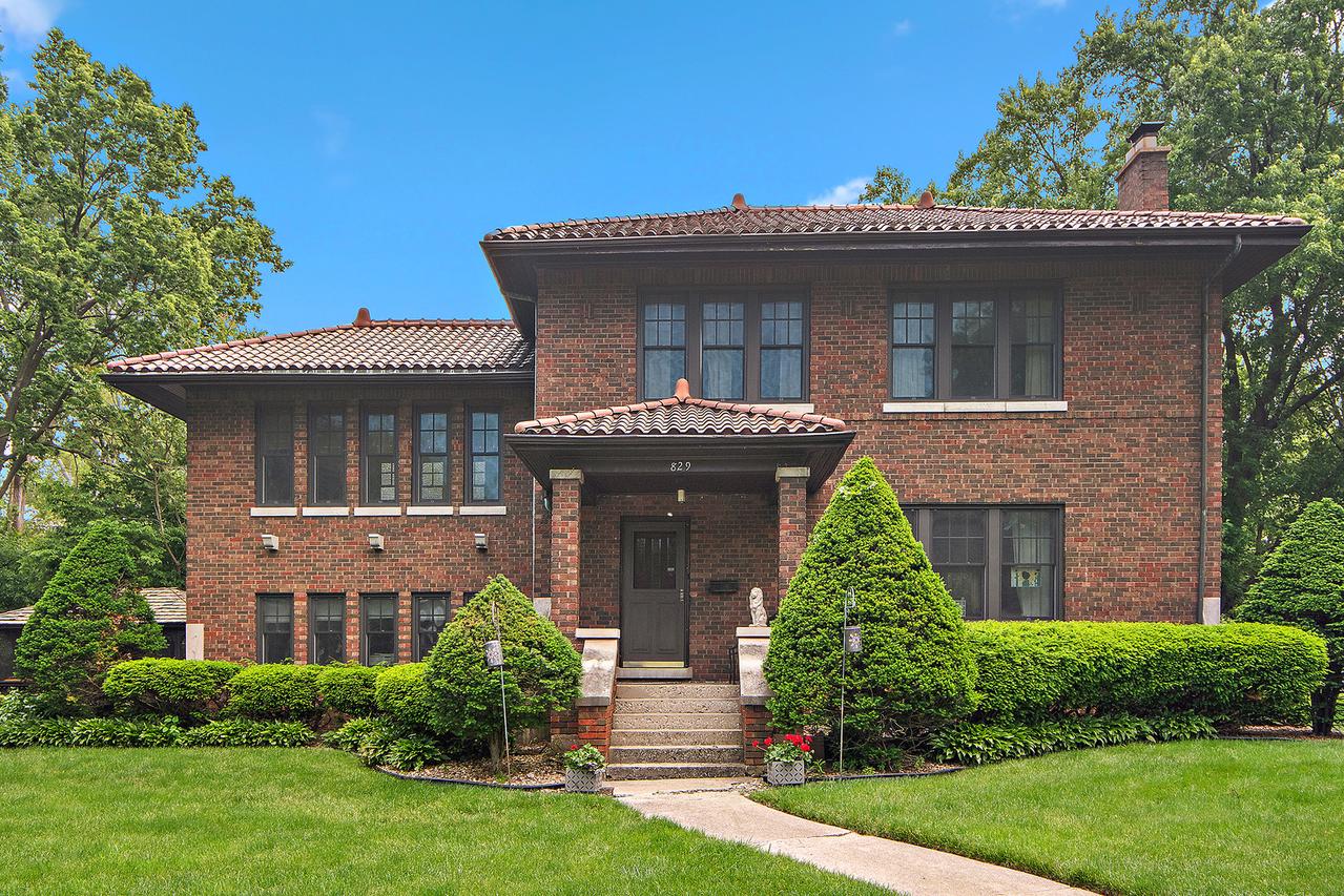 829 Gardner Rd., Flossmoor, IL 60422