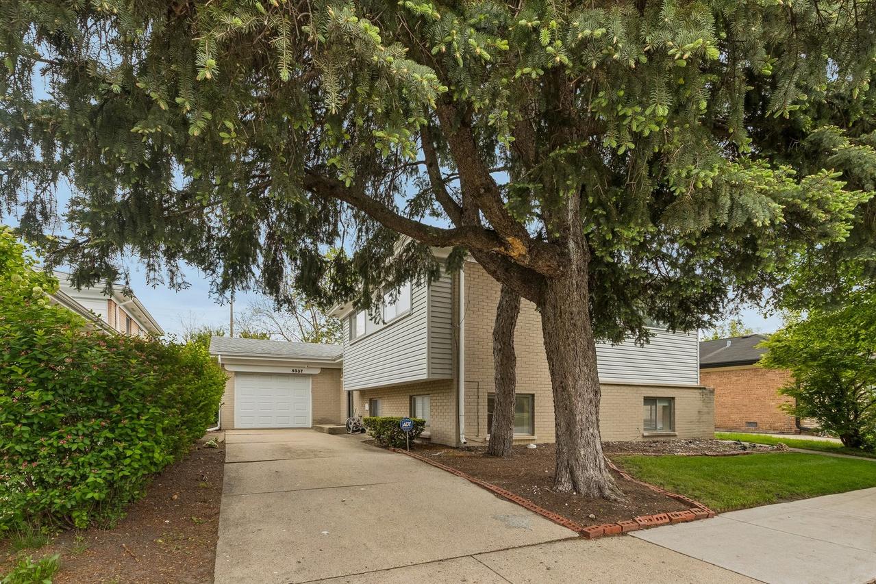 9337 Lavergne Ave., Skokie, IL 60077