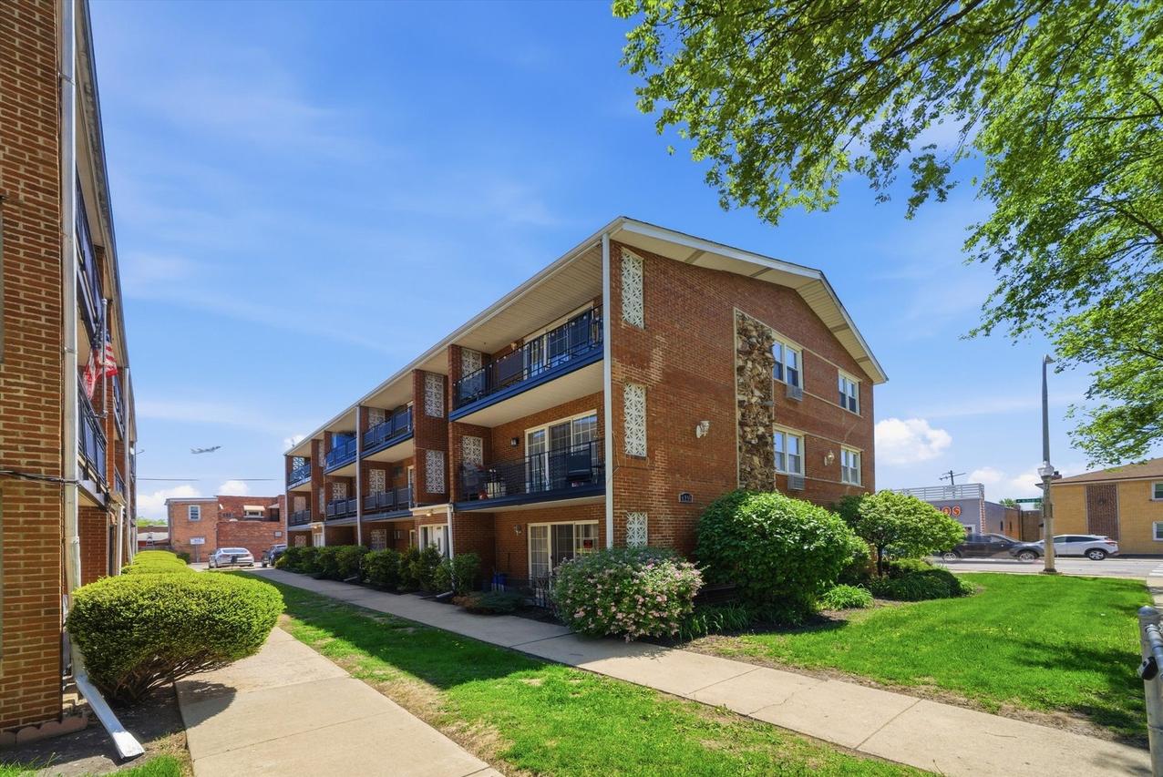 6255 S Mason Ave. #3A, Chicago, IL 60638