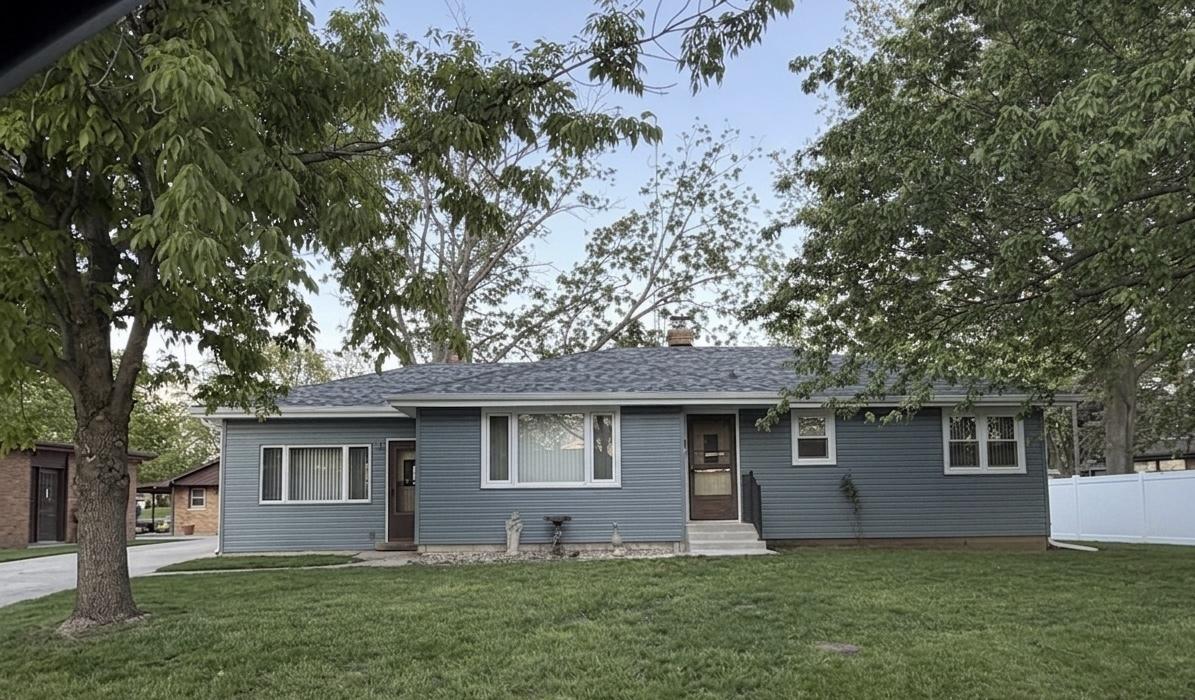 460 Dennis Ave., Bradley, IL 60915
