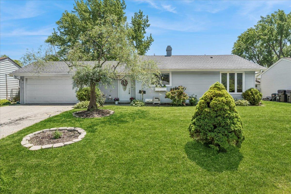 17 Rugby Rd., Lake Zurich, IL 60047