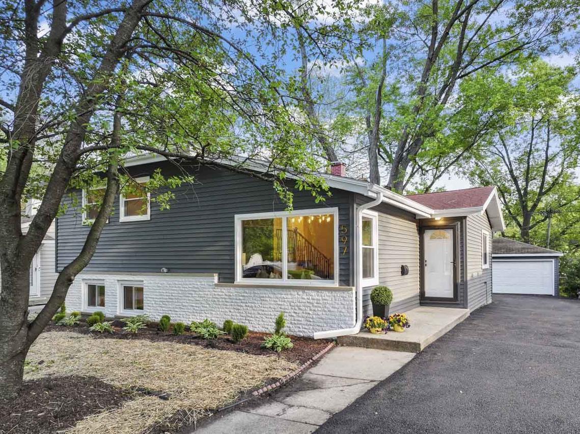 597 Lowden Ave., Glen Ellyn, IL 60137