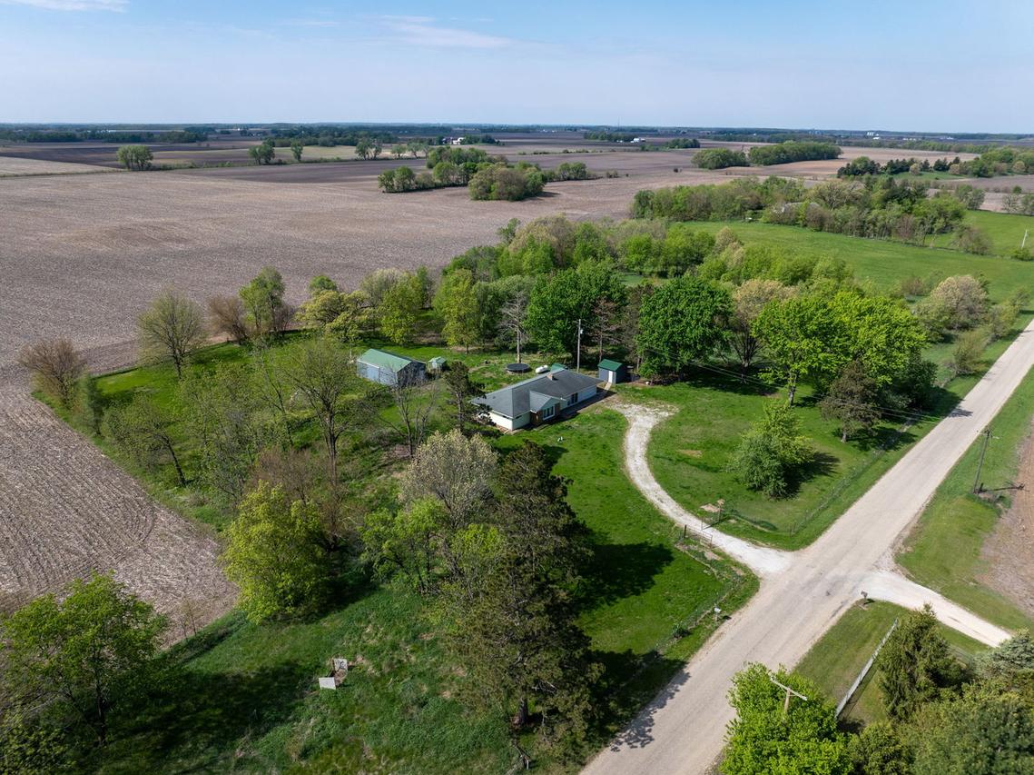 29897 N 2700th Ave., Tampico, IL 61283