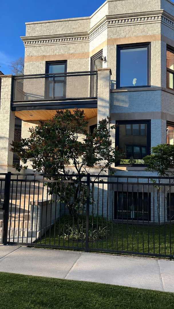 5725 N Ridge Ave., Chicago, IL 60660