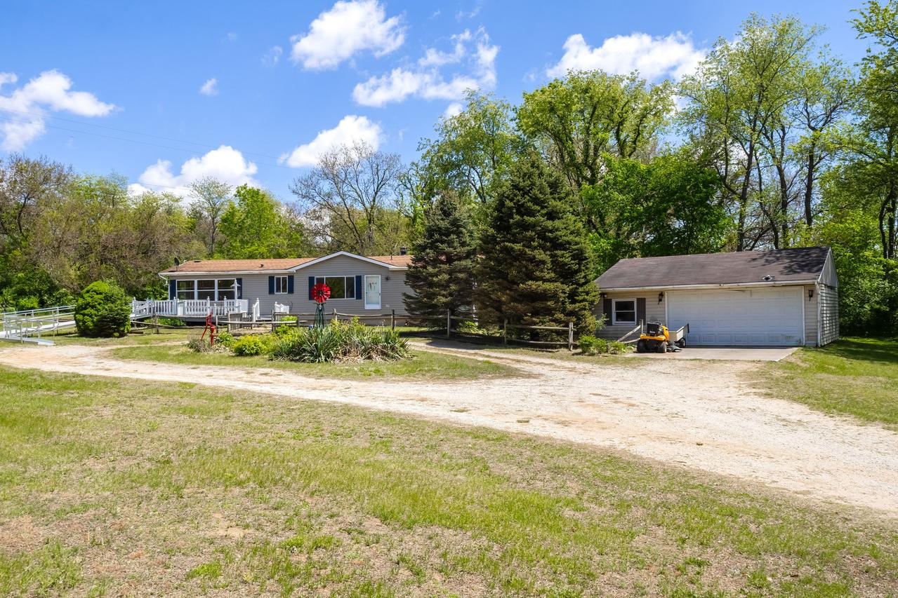 10630 Meredosia Rd., Albany, IL 61230