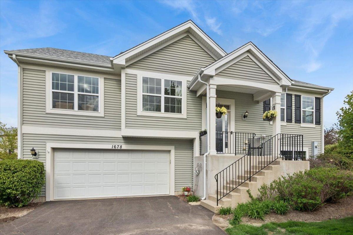 1678 Windward Dr., Pingree Grove, IL 60140