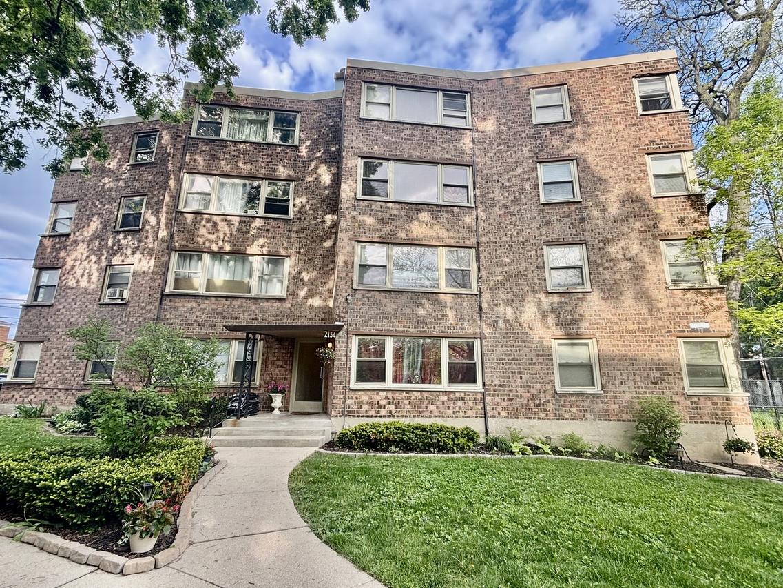 2134 W Rosemont Ave. #1A, Chicago, IL 60659