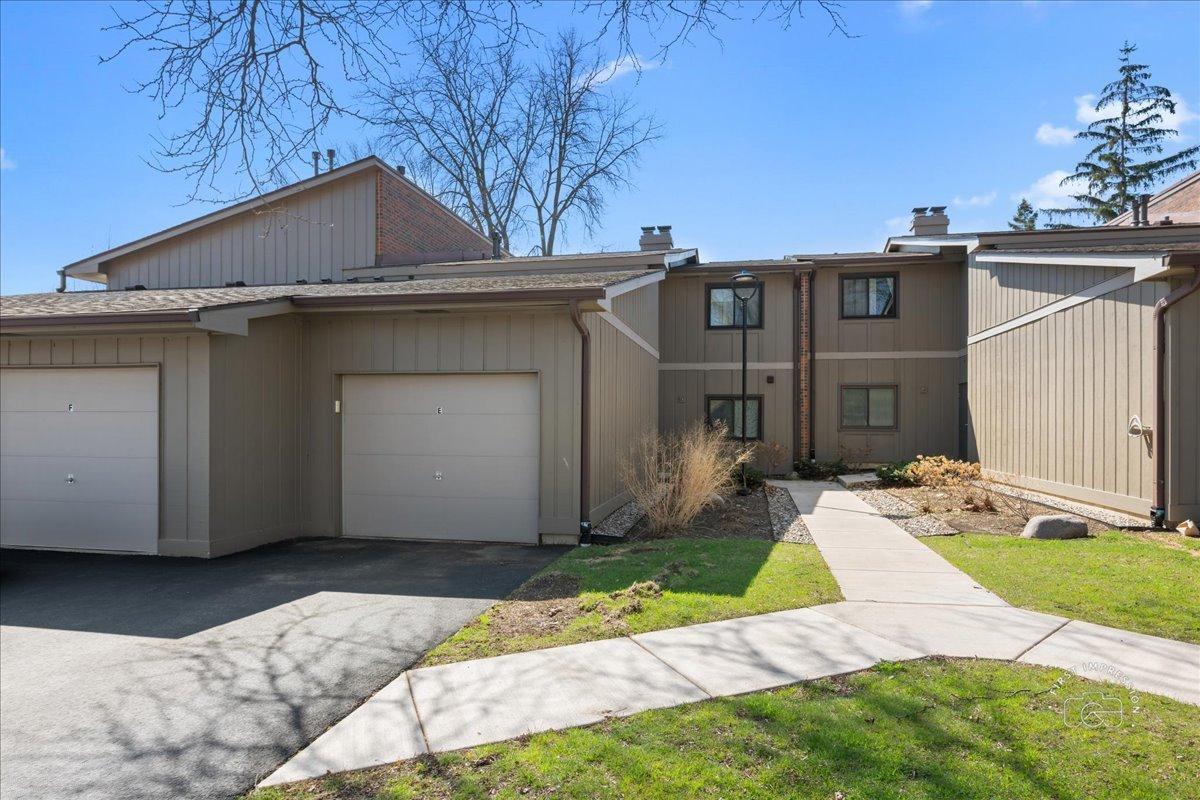 29W431 Emerald Green Dr. #24E, Warrenville, IL 60555