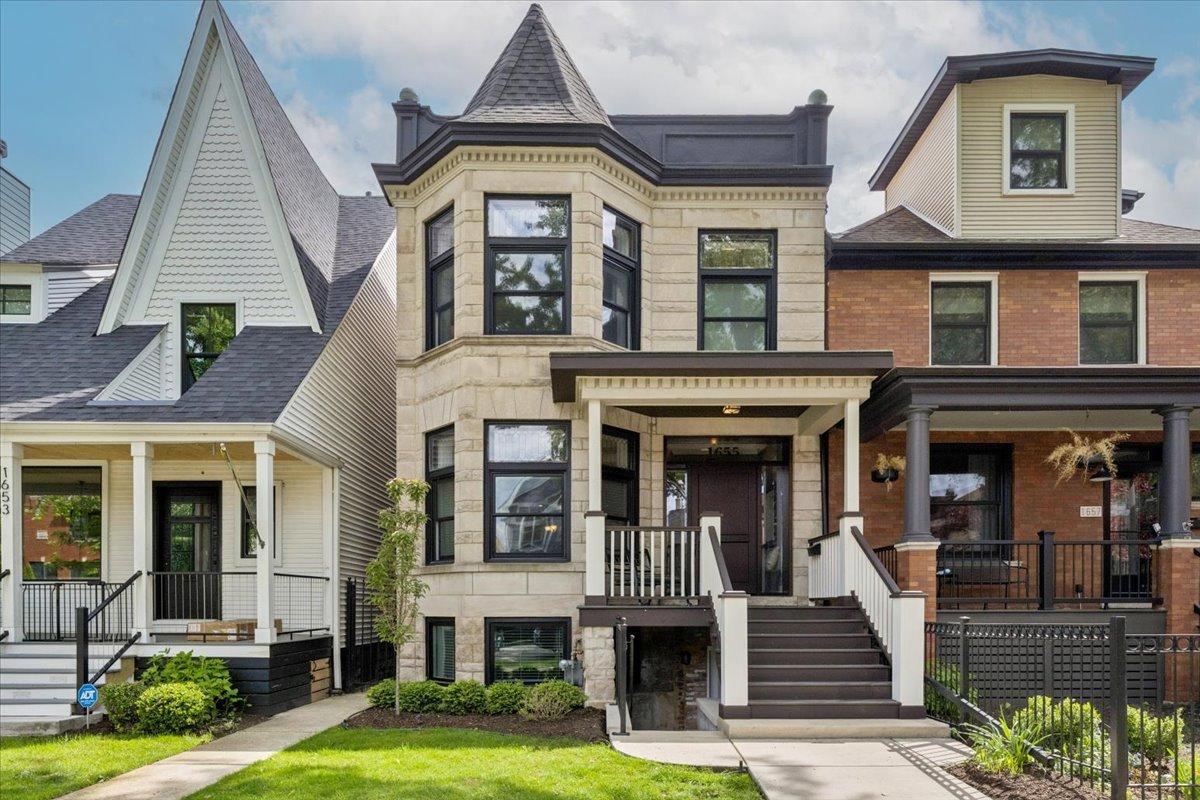 1655 W Carmen Ave., Chicago, IL 60640