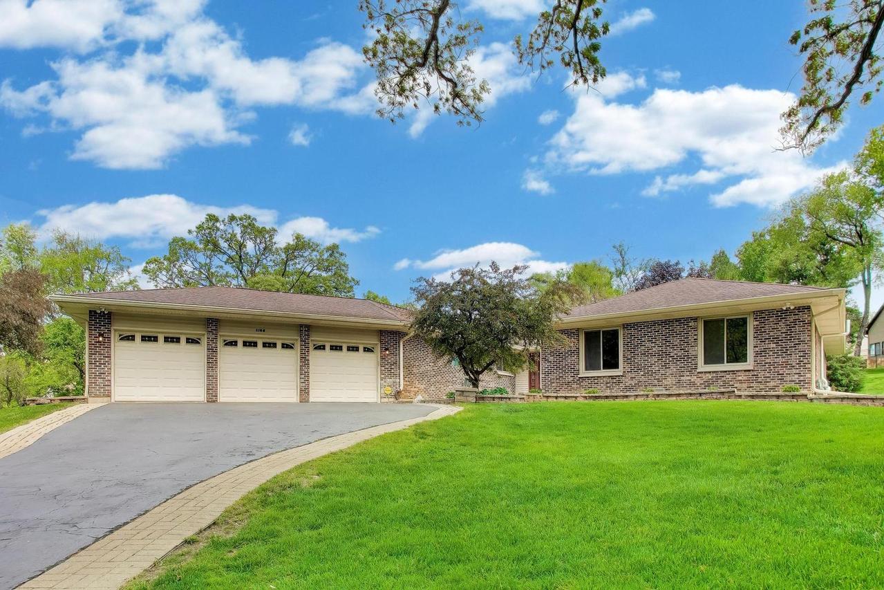 1104 Nottingham Ln., Elgin, IL 60120