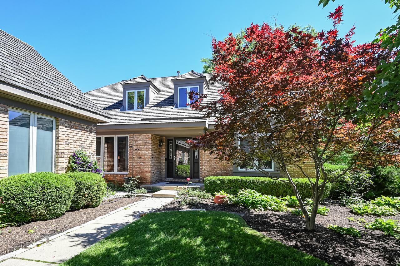28 Lake Ridge Club Dr., Burr Ridge, IL 60527