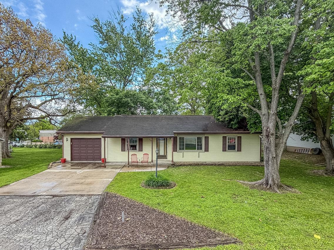 306 Willow Ln., Mahomet, IL 61853