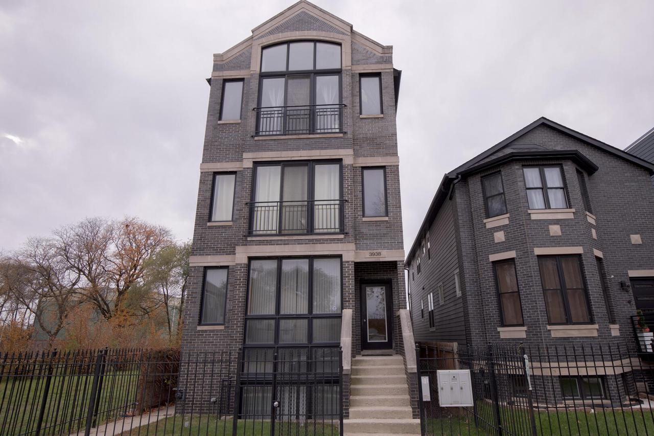 3938 S Wells St. #2, Chicago, IL 60609