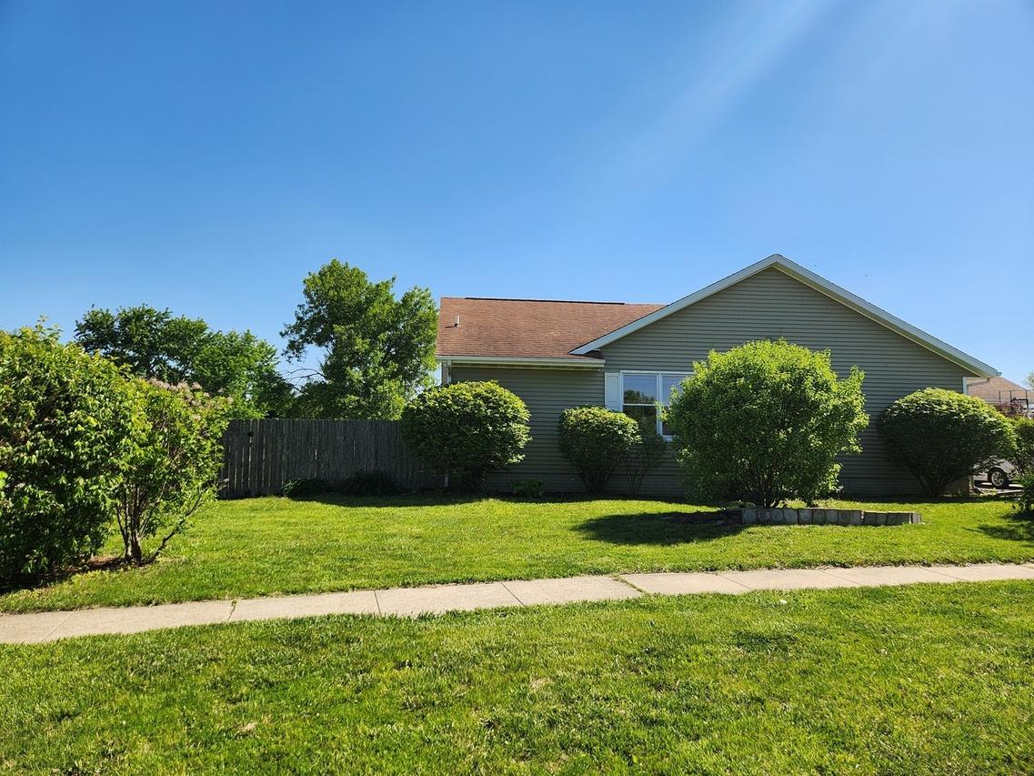 1203 Ridgewood Rd., Mahomet, IL 61853