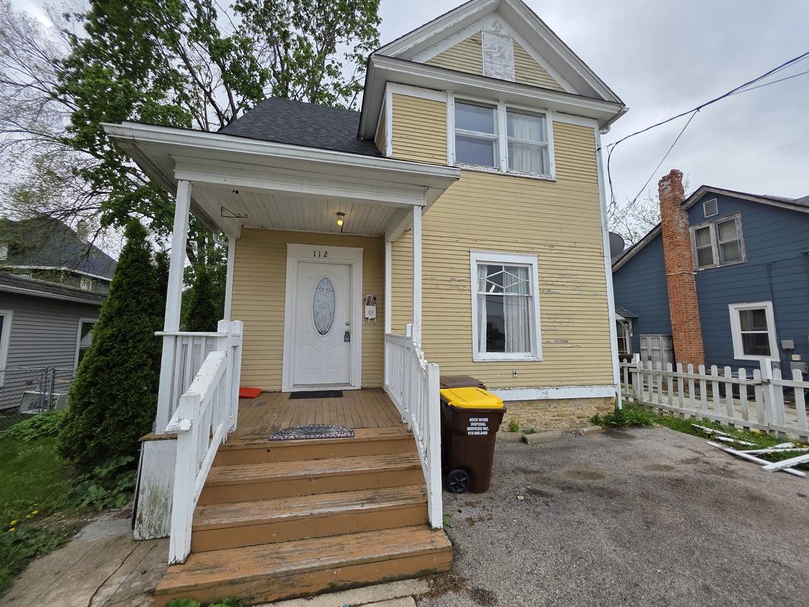 112 W 2nd St., Belvidere, IL 61008