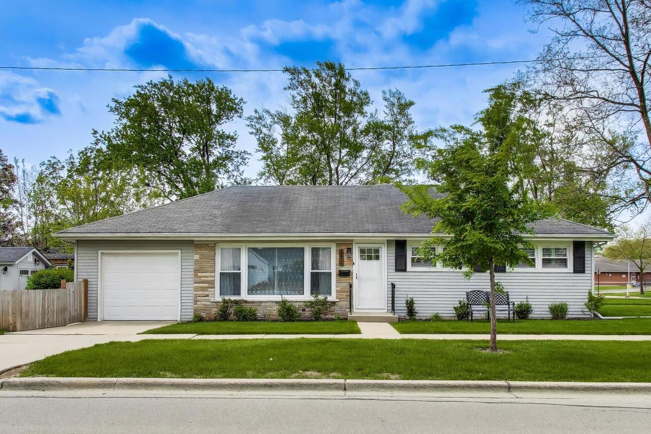 321 N Fairview Ave., Mount Prospect, IL 60056