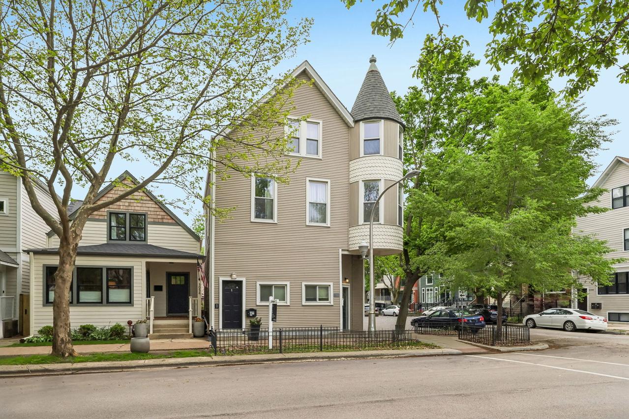 2105 W Barry Ave. #2, Chicago, IL 60618