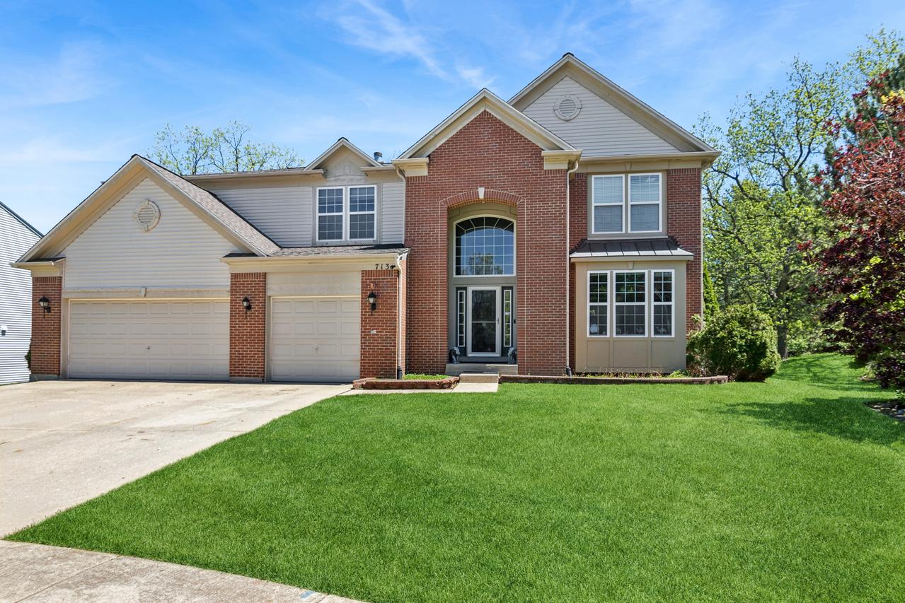 713 Blue Ridge Dr., Streamwood, IL 60107