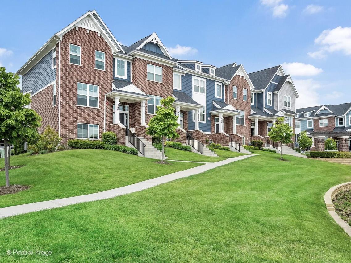 450 Bluff Ave., La Grange, IL 60525